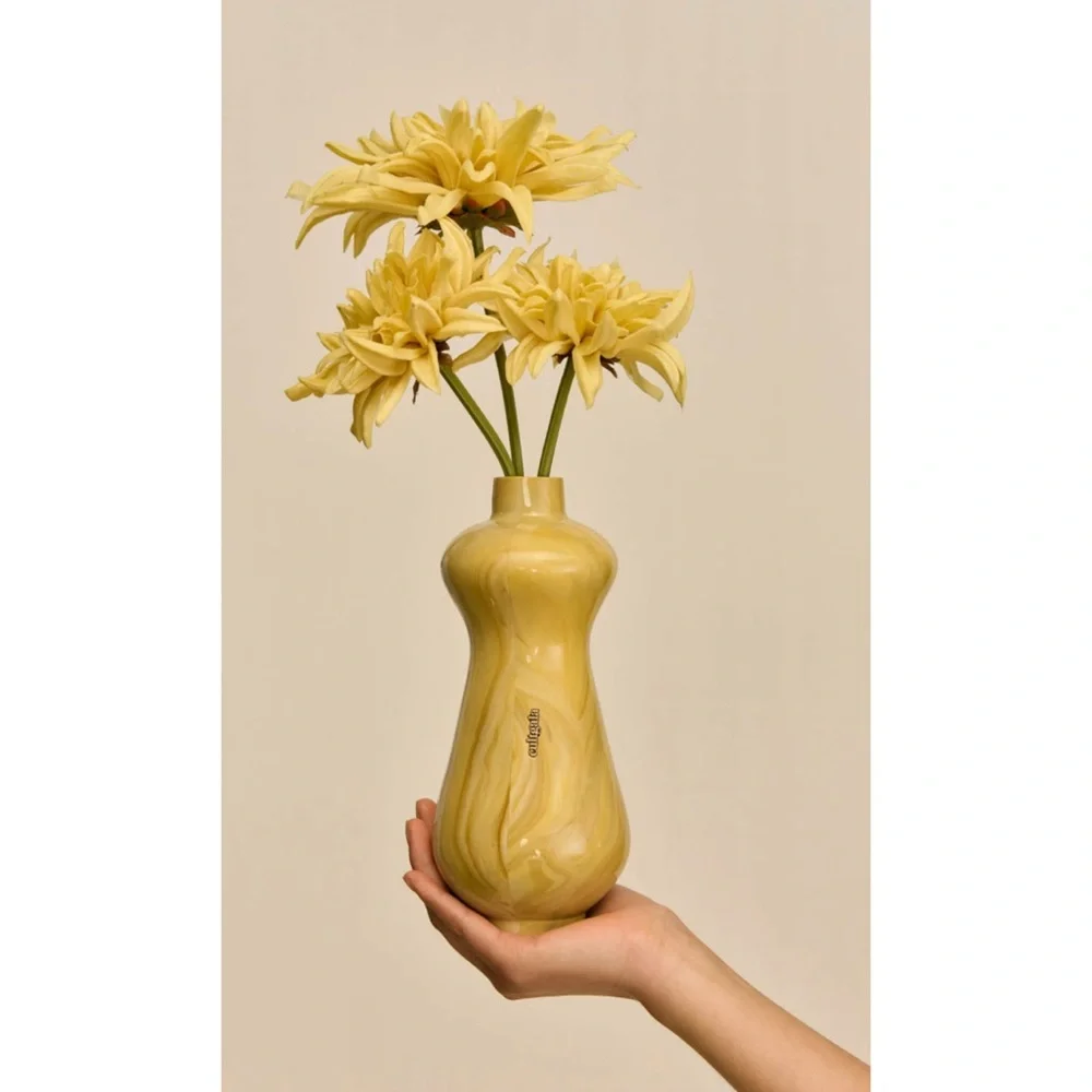 Cult Gaia Dee Dee Flower Daisy Cornsilk Multi Vase Yellow Clutch $498 NEW In Box - Picture 2 of 4